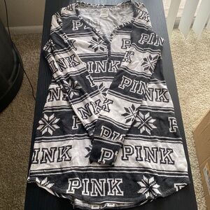 Brand: VS. Size: MD. Color: Dark Grey/White